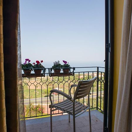 Hotel Villa Mare Altavilla Milicia Buitenkant foto