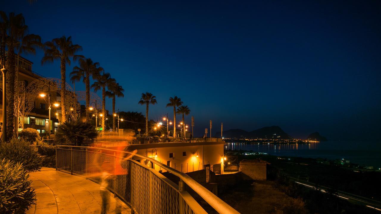 Hotel Villa Mare Altavilla Milicia Buitenkant foto