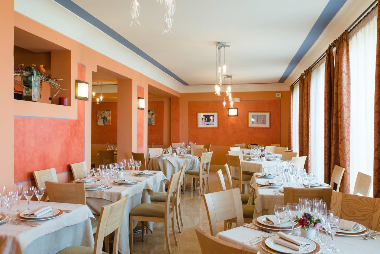 Hotel Villa Mare Altavilla Milicia Buitenkant foto