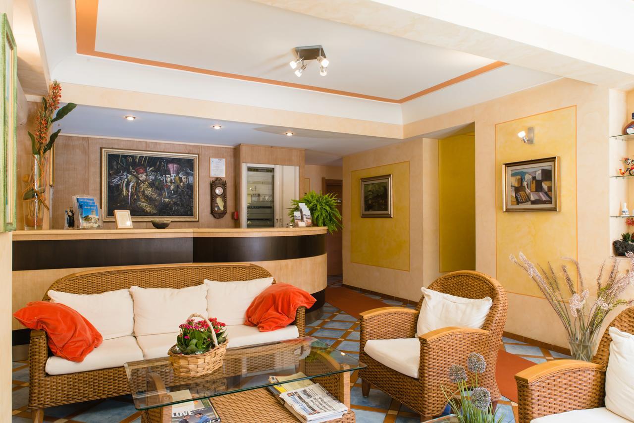 Hotel Villa Mare Altavilla Milicia Buitenkant foto