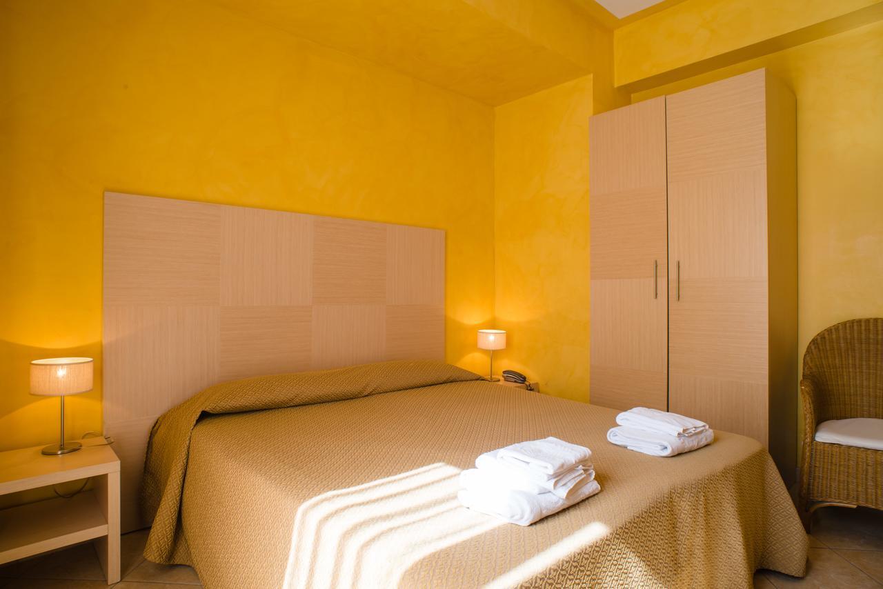 Hotel Villa Mare Altavilla Milicia Buitenkant foto