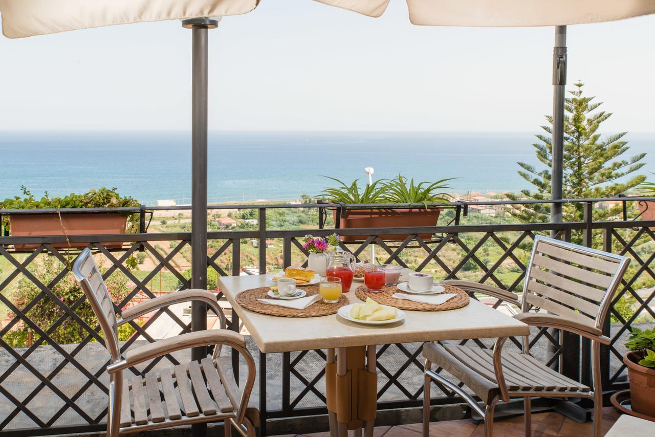 Hotel Villa Mare Altavilla Milicia Buitenkant foto