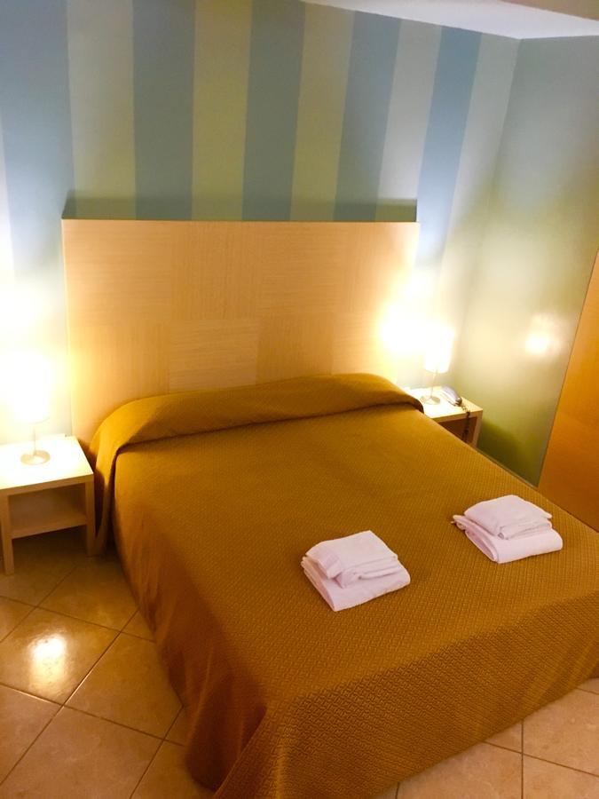 Hotel Villa Mare Altavilla Milicia Buitenkant foto