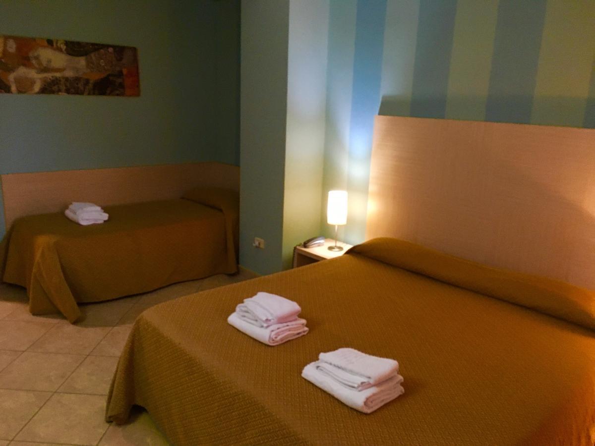 Hotel Villa Mare Altavilla Milicia Buitenkant foto