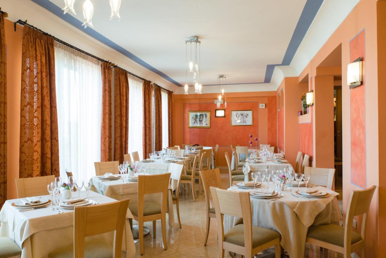 Hotel Villa Mare Altavilla Milicia Buitenkant foto